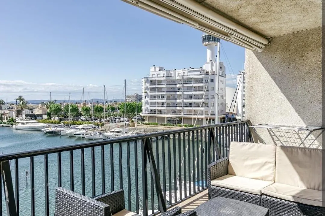 Apartamento Con Vistas A Mar Y Canal. Empuriabrava Spain