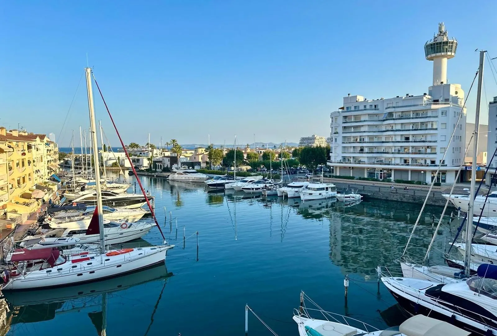 Apartamento Con Vistas A Mar Y Canal. Empuriabrava location